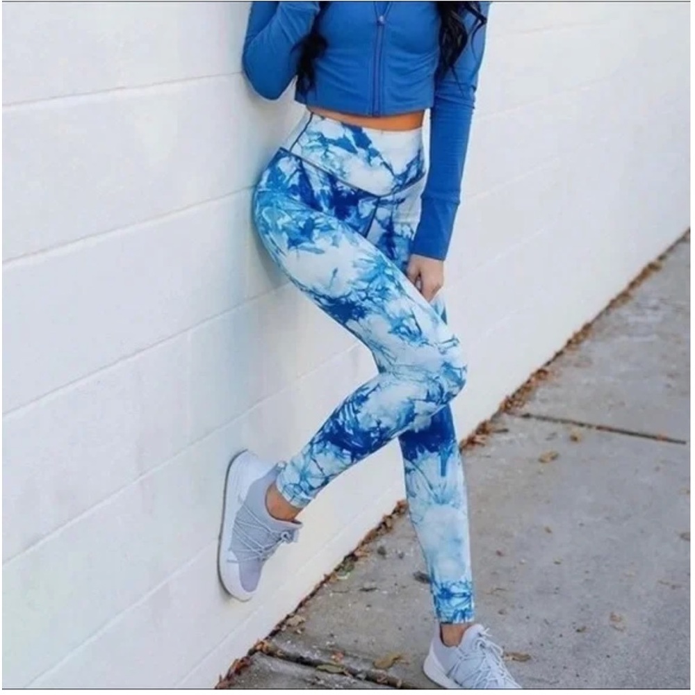 Balance Athletica The Og Pant In Tie Dye Size Medium Color: Blue tie dye